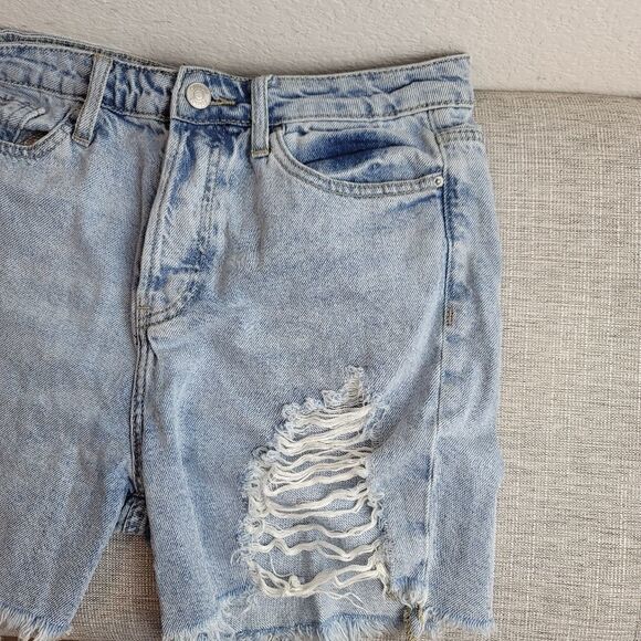 đ5/$25đSIMPLEâSOCIETYâDistressed CutâOffâShorts - Picture 2 of 9